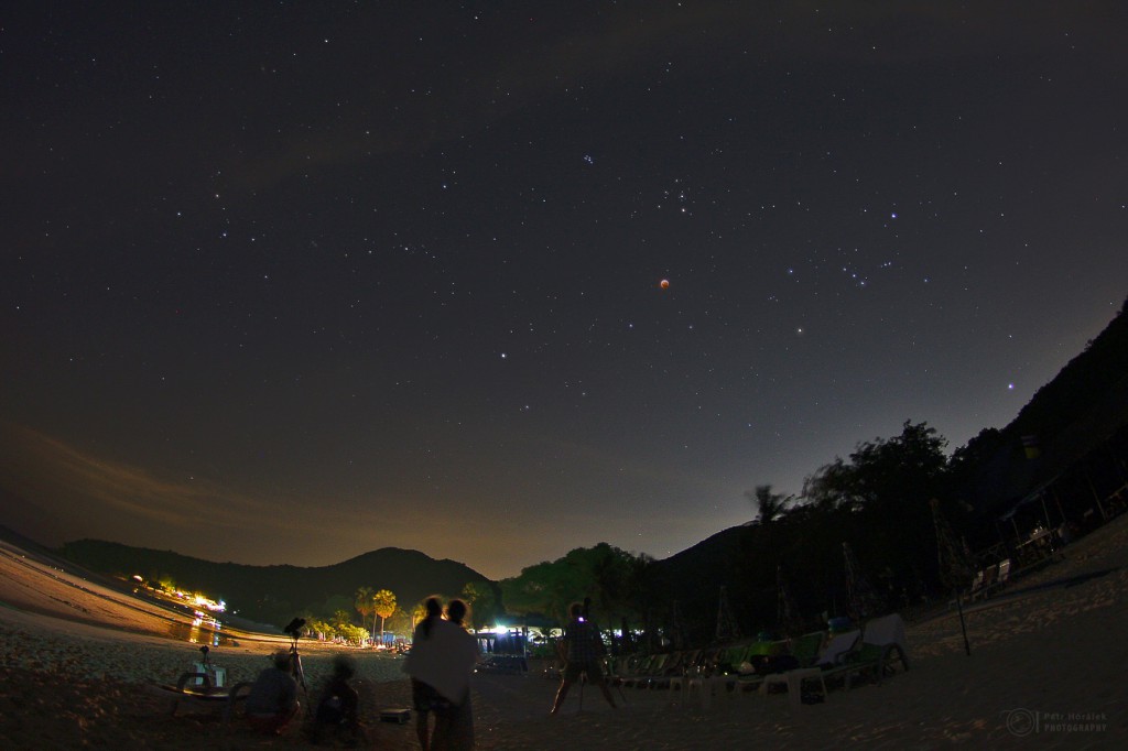 Observing eclipse on beach Tien