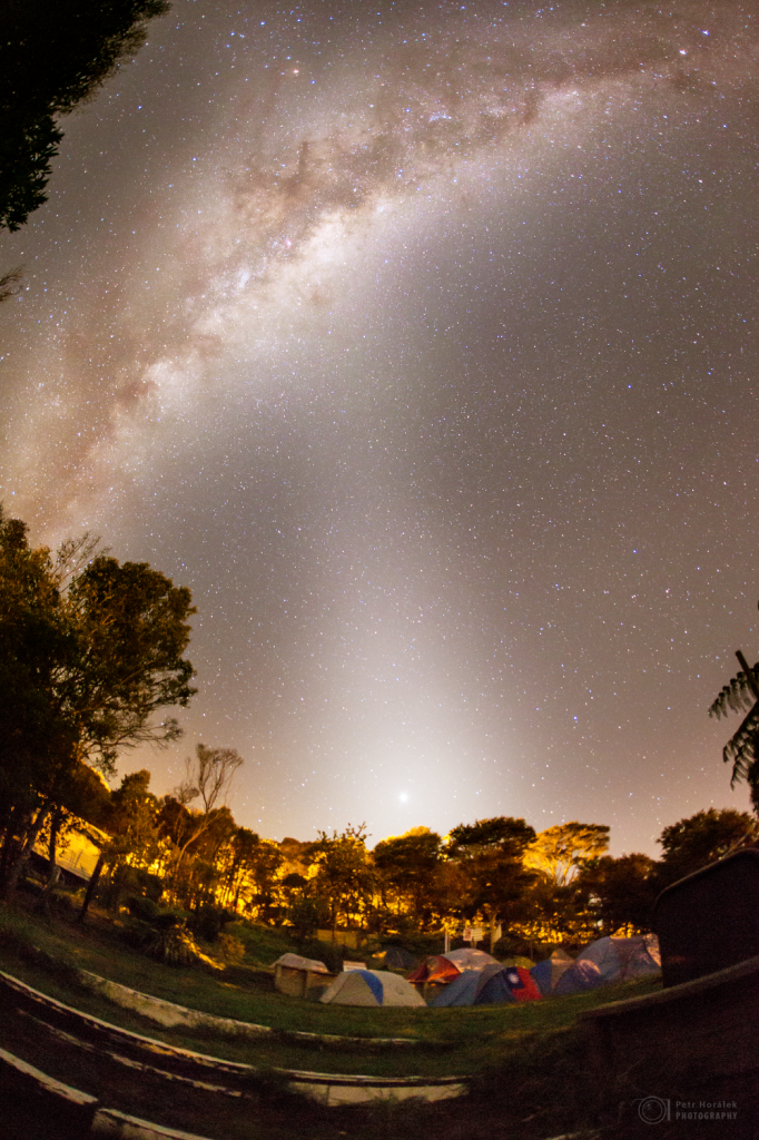 Milky way above Hekerua backpakers