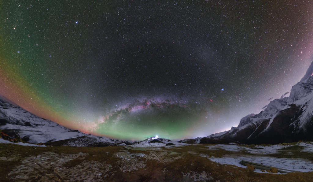 Zodiacal arc over eastern Tibet