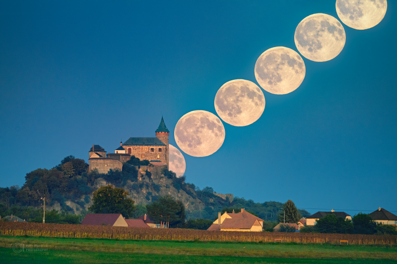 Strawberry Moon 2026 rises over Kunetic Castle