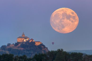 Dva balóny a hrad Dva balóny a hrad