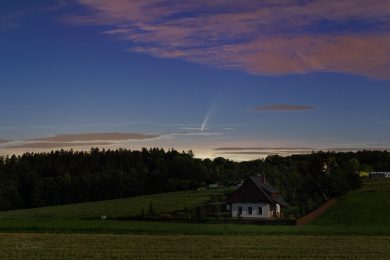 Nebeský návštěvník za rozbřesku Nebeský návštěvník za rozbřesku