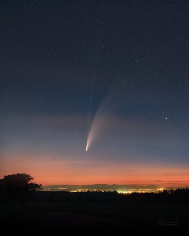 Kometa NEOWISE nad Krkonošemi Kometa NEOWISE nad Krkonošemi