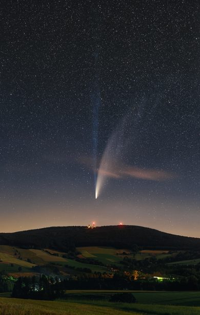 Kometa NEOWISE nad Suchým Vrchem Kometa NEOWISE nad Suchým Vrchem