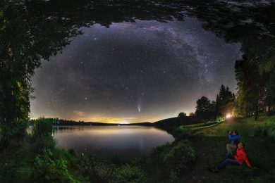 Vyhlížení komety nad zátokou Vyhlížení komety nad zátokou
