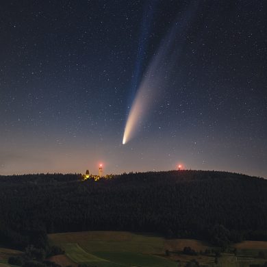Kometa NEOWISE nad Suchým Vrchem Kometa NEOWISE nad Suchým Vrchem