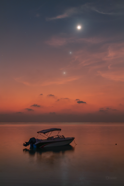 Line of planets and the Moon on 23 February 2023 over Thoddo Island.