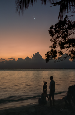 Conjuction of Venus and Jupiter on 1st March 2023 over Thoddo Island (annotated).Line of Venus and Jupiter on 1 March 2023 over Thoddo Island