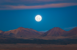 Perfect Full Moon rising over Chajnantor Perfect Full Moon rising over Chajnantor;